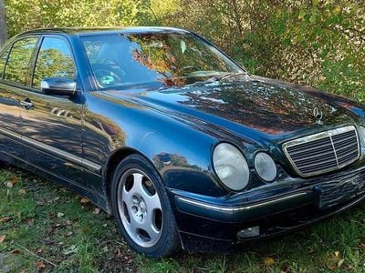 Schwarz Gebraucht 1999 Mercedes E200 Limousine | 5.198 €