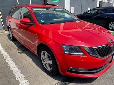 Gebraucht Skoda Octavia Clever 116 PS (85 kW) 2018 Rot Kombi