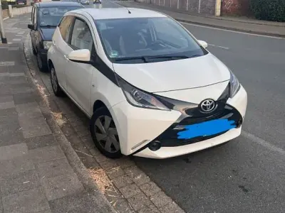 Gebraucht Toyota Aygo Connect Style 72 PS (52 kW) 2018 Weiß Kleinwagen