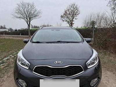 Gebraucht Kia Ceed 128 PS (94 kW) 2015 Grau Kleinwagen