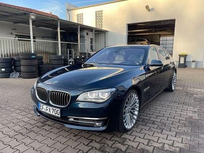 Blau Gebraucht 2013 BMW 740 Sport Line Limousine | 17.900 €