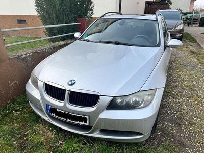 Silber Gebraucht 2006 BMW 320 Kombi | 1.500 €