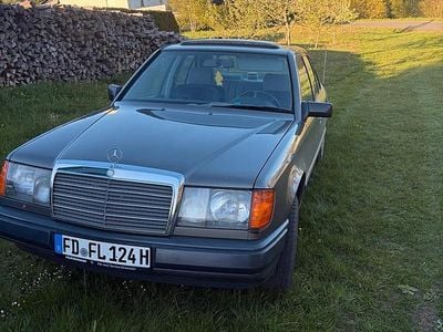 Second-hand Mercedes 200 75 CP (55 kW) 1984 Gri Berlinǎ