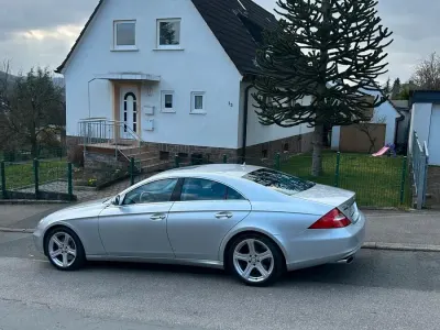 Gebraucht Mercedes CLS500 388 PS (285 kW) 2007 Silber Limousine