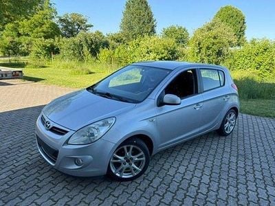 Gebraucht Hyundai i20 78 PS (57 kW) 2009 Silber Kleinwagen