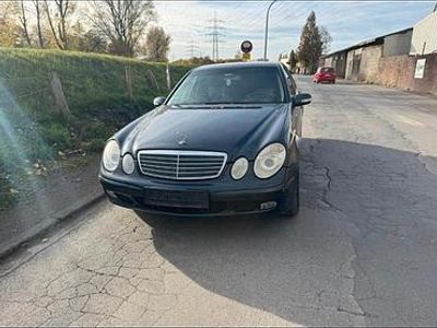 Schwarz Gebraucht 2003 Mercedes E220 Limousine | 1.899 €