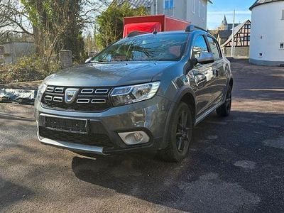 Gebraucht Dacia Sandero Stepway 90 PS (66 kW) 2017 Grau Limousine