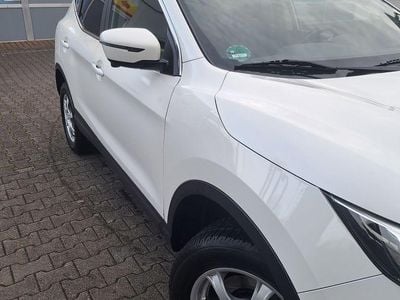 Weiß Gebraucht 2017 Nissan Qashqai N-Connecta SUV | 10.500 € (Guter Preis)