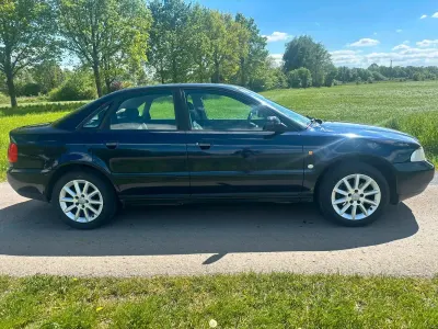 Gebraucht Audi A4 101 PS (74 kW) 1996 Blau Limousine