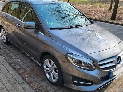 Gebraucht Mercedes B200 Urban 156 PS (114 kW) 2016 Grau Van / Kleinbus