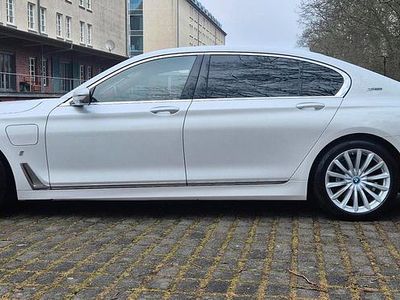 Gebraucht BMW 740 258 PS (189 kW) 2017 Weiß Limousine
