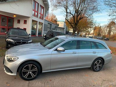 Silber Gebraucht 2022 Mercedes E220 Limousine | 27.900 €