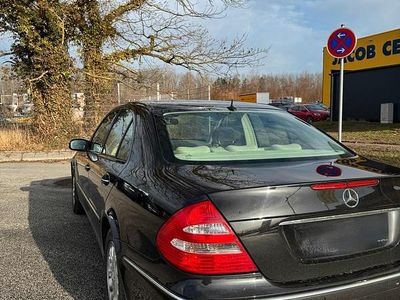 Gebraucht Mercedes E200 163 PS (119 kW) 2005 Schwarz Limousine