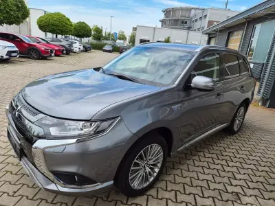 Gebraucht Mitsubishi Outlander P-HEV Basis 135 PS (99 kW) 2021 Grau SUV