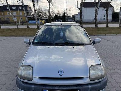 Gebraucht Renault Clio II Initiale 98 PS (72 kW) 1999 Kleinwagen