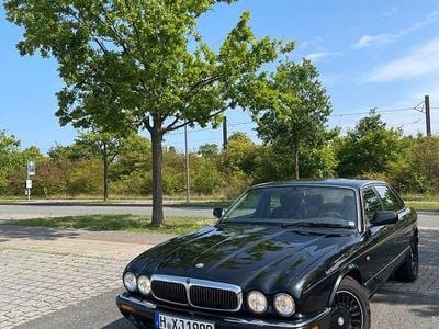 Jaguar XJ8