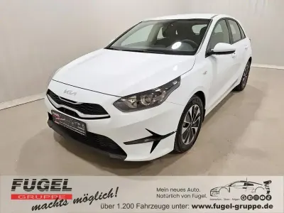 Ny Kia Ceed Play 101 HK (74 kW) 2025 Hvid Hatchback