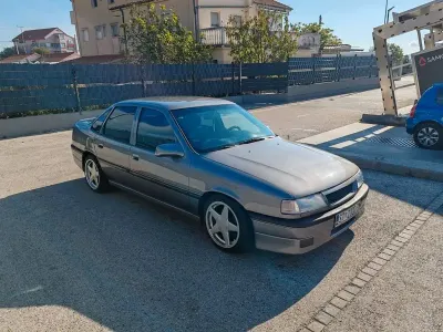 Gebraucht Opel Vectra 116 PS (85 kW) 1990 Grau Kleinwagen