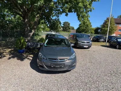 Gebraucht Opel Astra Selection 116 PS (85 kW) 2015 Grau Limousine