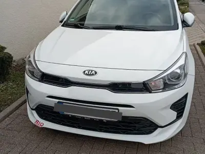 Gebraucht Kia Rio Vision 101 PS (74 kW) 2022 Weiß Limousine