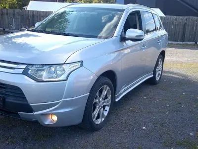Gebraucht Mitsubishi Outlander Plus 150 PS (110 kW) 2014 Silber SUV