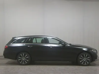Gebraucht Mercedes E300 Avantgarde 320 PS (235 kW) 2022 Schwarz Kombi