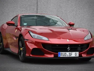 Gebraucht Ferrari Portofino 620 PS (456 kW) 2023 Rot Cabrio