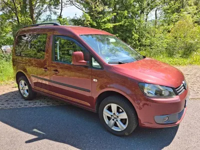 Gebraucht VW Caddy Edition 102 PS (75 kW) 2011 Rot Van / Kleinbus