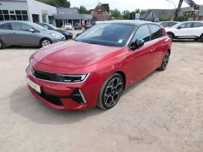Gebraucht Opel Astra Ultimate 131 PS (96 kW) 2023 Chili rot/kardio rot Kleinwagen
