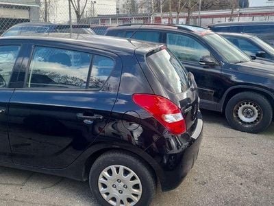 Usata Hyundai i20 Comfort 101 CV (74 kW) 2009 Nero Utilitaria