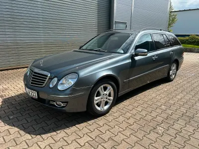 Usado Mercedes E220 Avantgarde 170 CV (125 kW) 2007 Gris Familiar