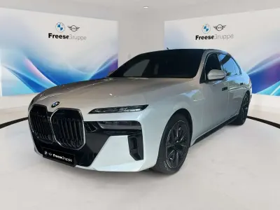 Neu BMW 740 Shadowline 299 PS (219 kW) 2026 Weiß Limousine