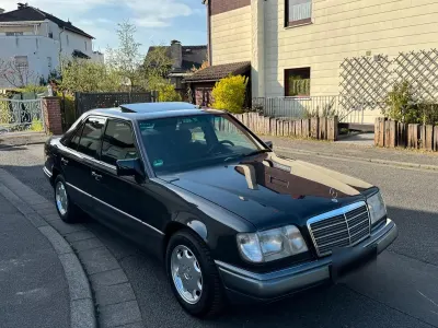 Usata Mercedes E280 193 CV (141 kW) 1993 Nero Berlina