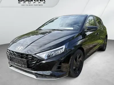 Neu Hyundai i20 Blackline 90 PS (66 kW) 2026 Grau Kleinwagen