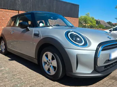 Gebraucht Mini Cooper Essential 136 PS (100 kW) 2023 Grau Kleinwagen