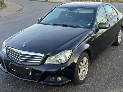 Gebraucht Mercedes C180 120 PS (88 kW) 2013 Schwarz Limousine