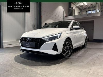 Gebraucht Hyundai i20 Intro Edition 101 PS (74 kW) 2021 Weiß polar white / sol Limousine