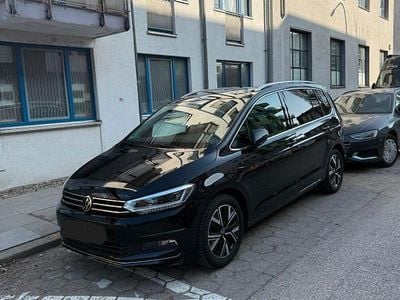 Gebraucht VW Touran Highline 150 PS (110 kW) 2020 Schwarz Van / Kleinbus
