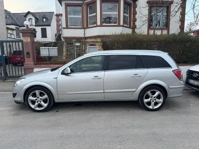 Gebraucht Opel Astra 116 PS (85 kW) 2010 Grau Kombi