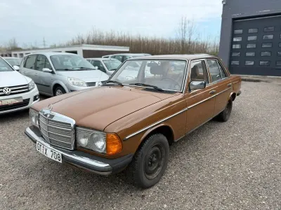 Gebraucht Mercedes 240 72 PS (52 kW) 1982 Braun Limousine