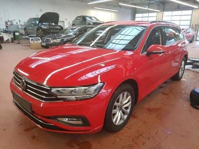 Rot Gebraucht 2023 VW Passat Business Kombi | 16.290 €