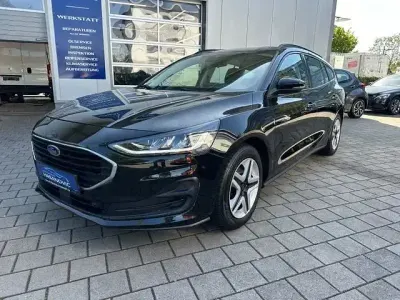 Używany Ford Focus Cool & Connect 120 KM (88 kW) 2022 Czarny Sedan/Limuzyna