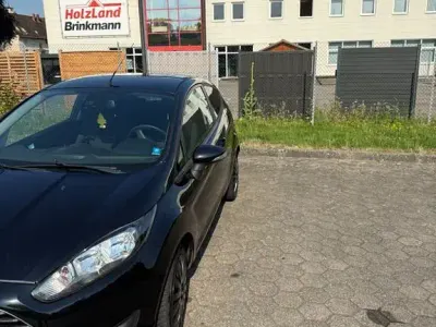 Gebraucht Ford Fiesta Trend 75 PS (55 kW) 2013 Schwarz Kleinwagen