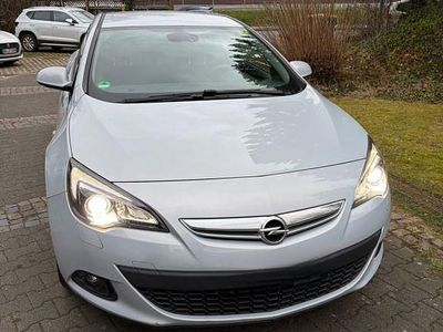 Gebraucht Opel Astra GTC 140 PS (102 kW) 2012 Weiß Limousine