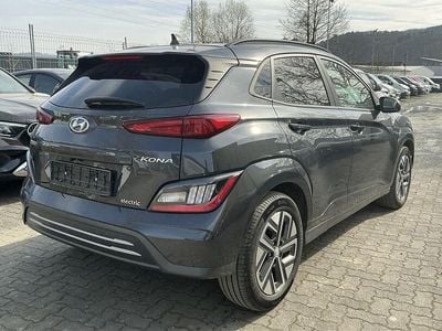 Gebraucht Hyundai Kona Trend 100 kW (136 PS) 2023 Schwarz SUV