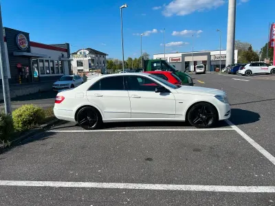 Gebraucht Mercedes 220 177 PS (130 kW) 2011 Weiß Limousine