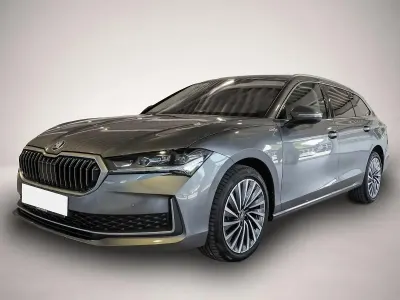 Gebraucht Skoda Superb LAURIN & KLEMENT 150 PS (110 kW) 2025 Manufacturer Kombi