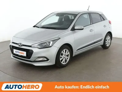 Gebraucht Hyundai i20 Passion 101 PS (74 kW) 2016 Grau Kleinwagen