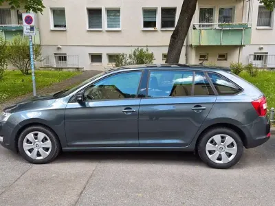 Używany Skoda Rapid Ambition 90 KM (66 kW) 2015 Szary Hatchback