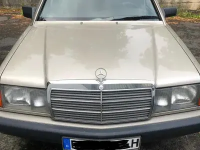 Gebraucht Mercedes 190 122 PS (89 kW) 1990 Gold Limousine